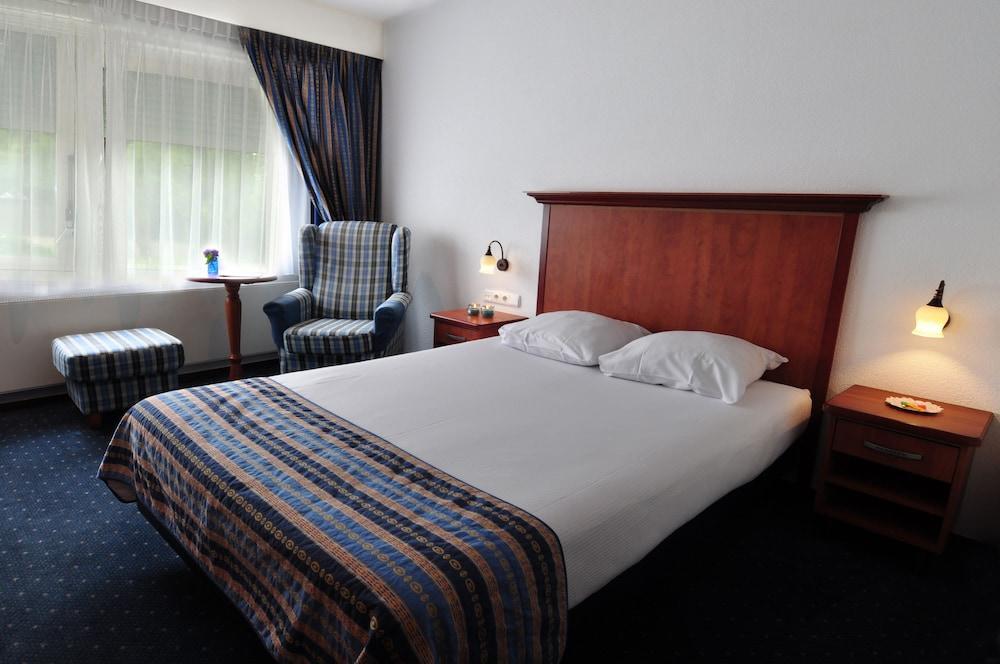 Hotel Herbergh Amsterdam Airport 3*